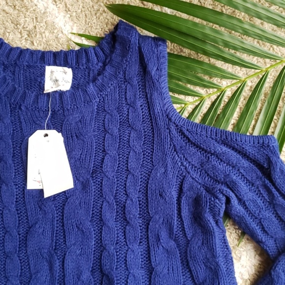 HIPPIE ROSE Cold Shoulder cable Knit Sweater - Picture 6 of 8